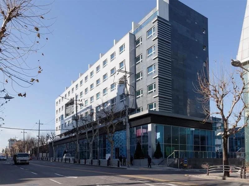 W-Tower Apartment - photo 3