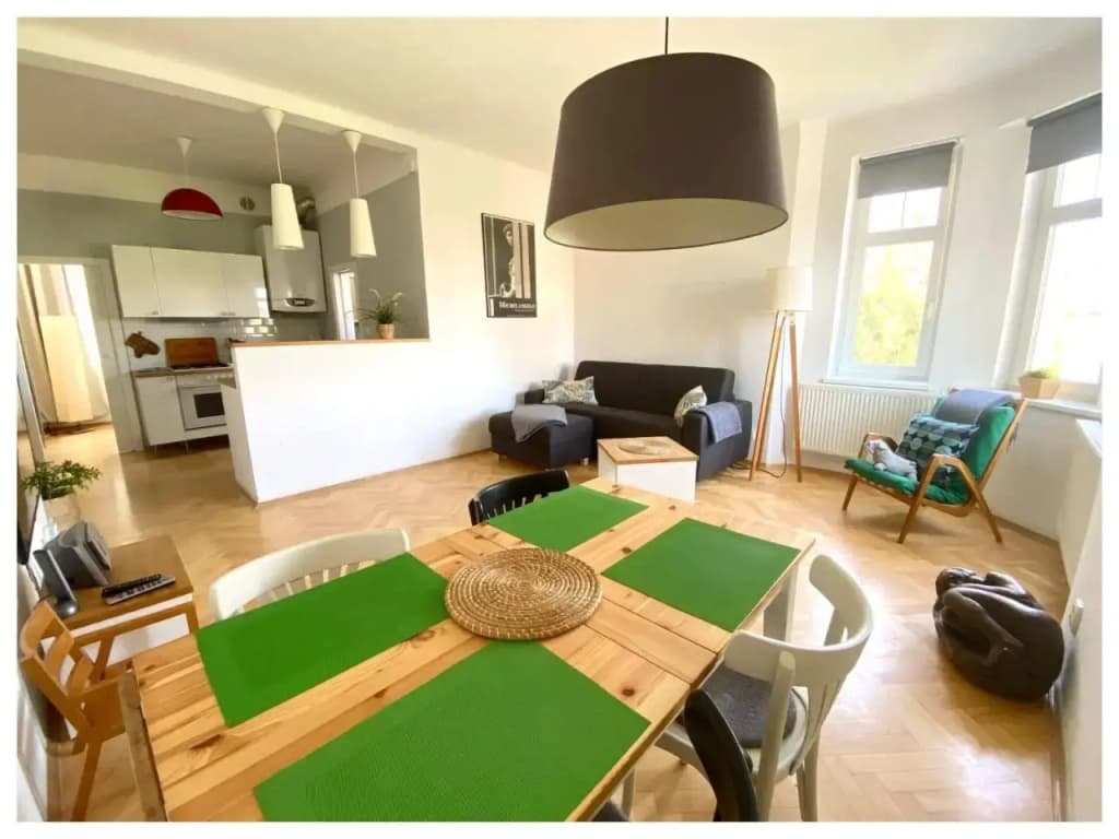 Central-Modern-Apartment - photo 10
