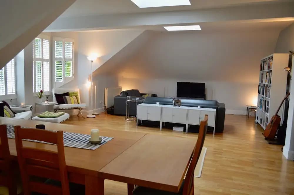 Stunning Loft Flat With Garden - photo 4