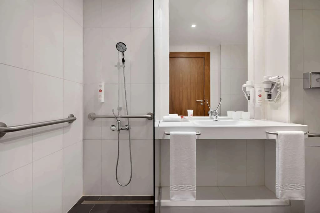 Ramada by Wyndham Lisbon - photo 10