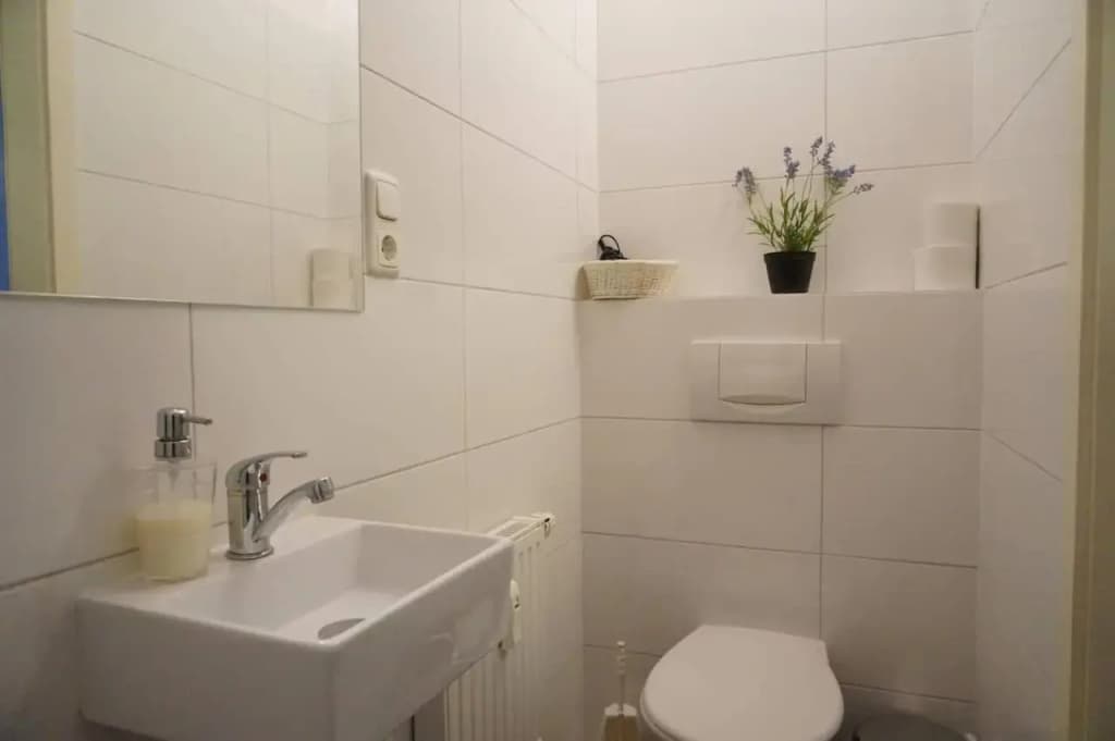 Cozy studio in Friedrichshain, 4 quiet guests only - photo 7