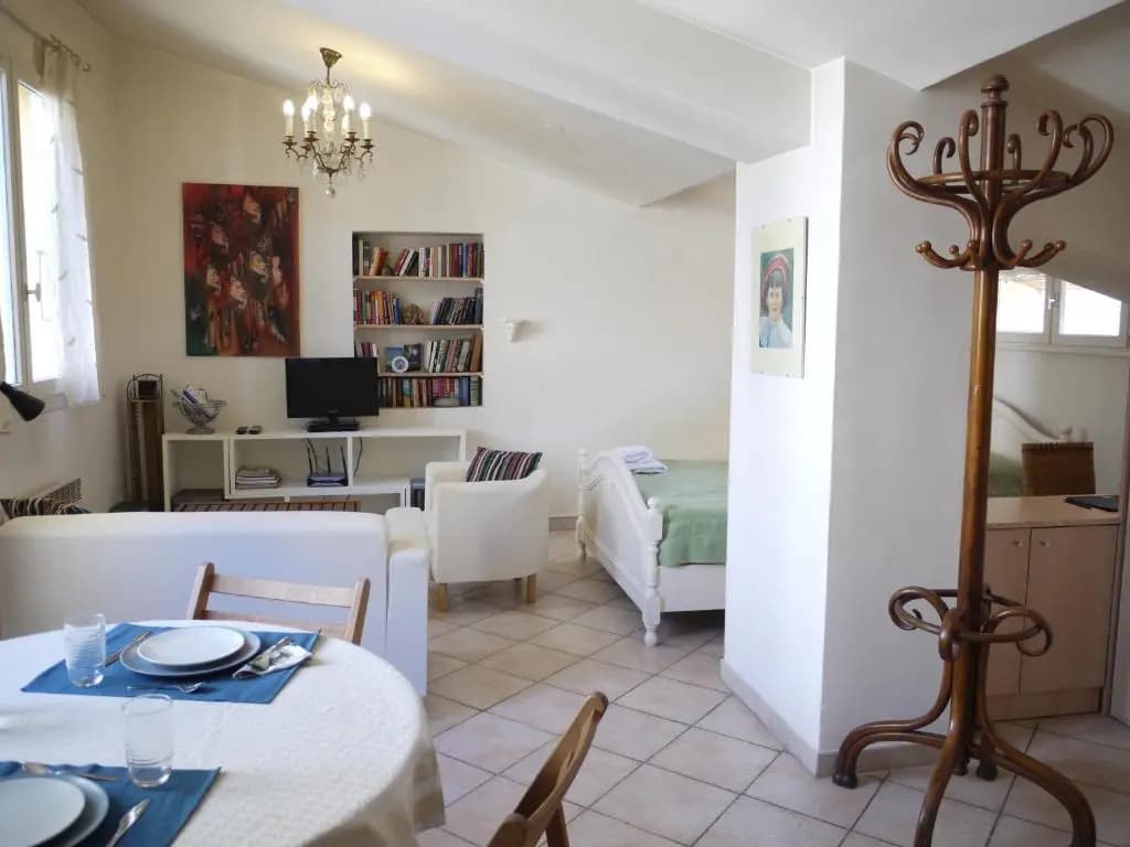 Studio 6 - a Quiet And Spacious Studio Flat in the Old Town - main photo