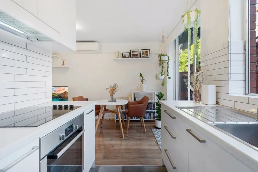 Snug St Kilda Apartment With Private Courtyard - photo 7