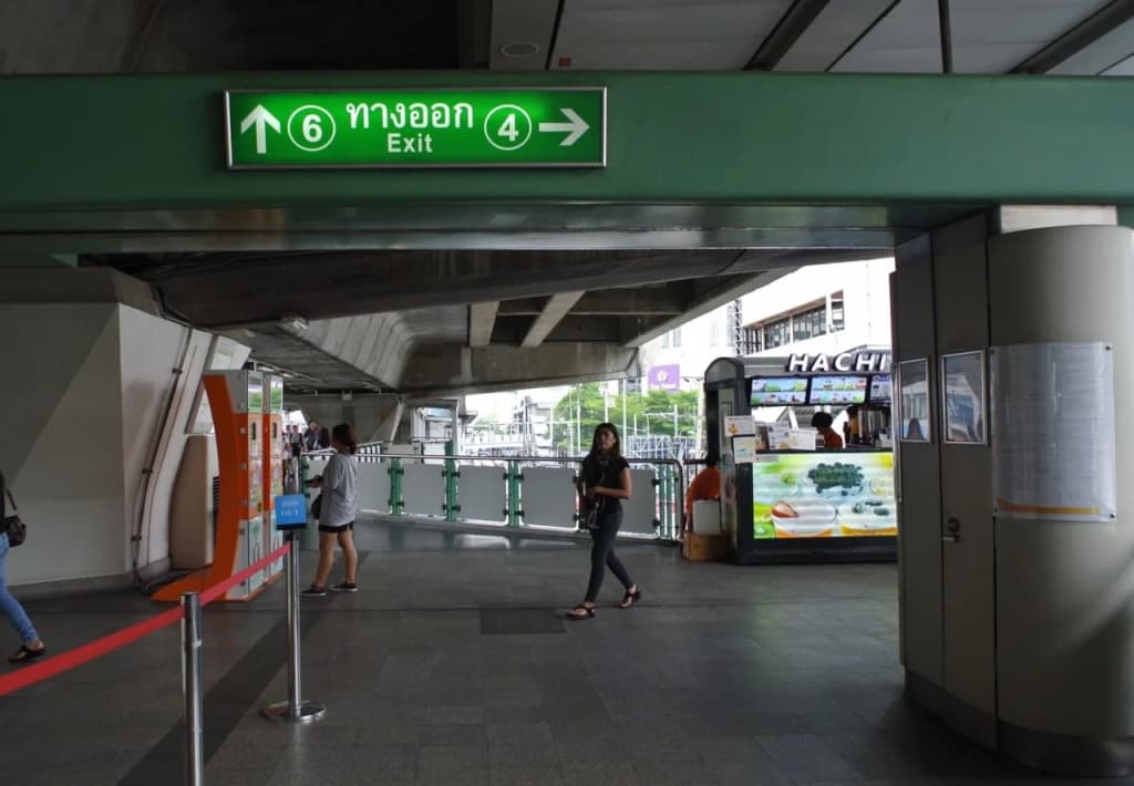 LiveitUp Asok Hostel - photo 25