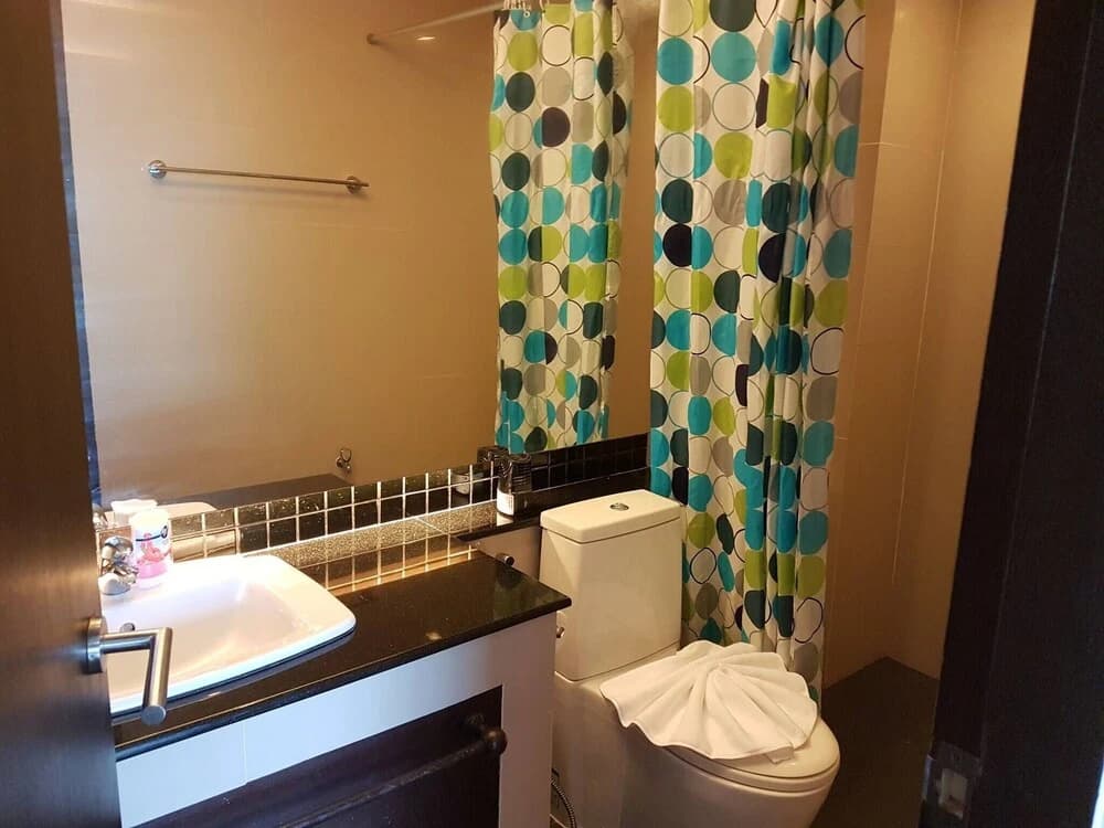 Kris - Modern Spacious 2 Bedrooms Condo With Pool - photo 9