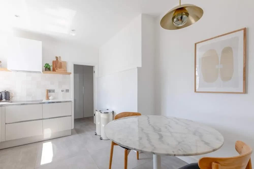 Sleek Scandi-inspired 2BD Flat, Fulham - photo 29
