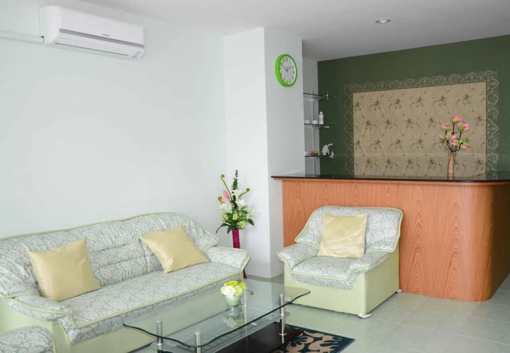 Emerald Hotel - photo 2