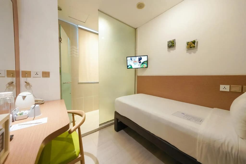 Heef Hotel Pasar Baru - photo 32