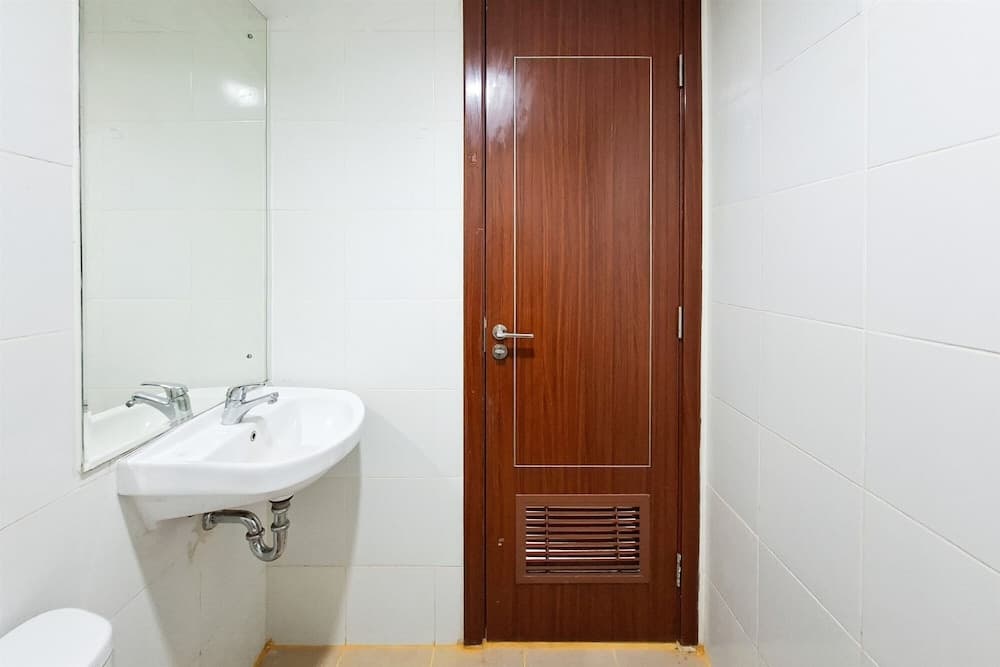 Studio Apartment Near Bojong Indah Station At Vittoria Residence - photo 6