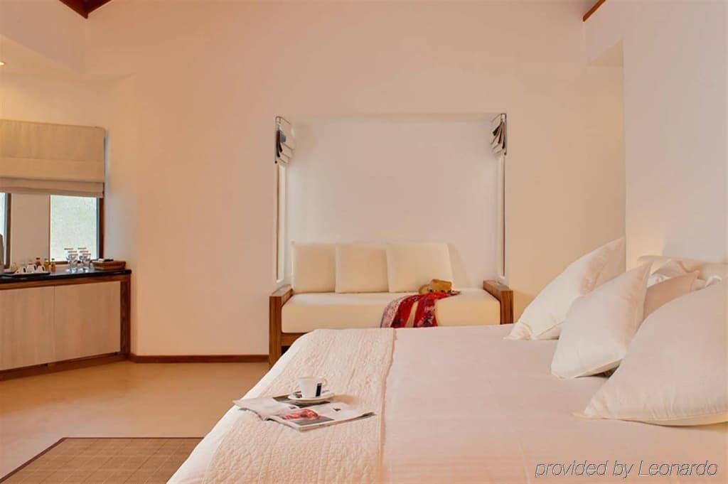 Outrigger Maldives Maafushivaru Resort - photo 6