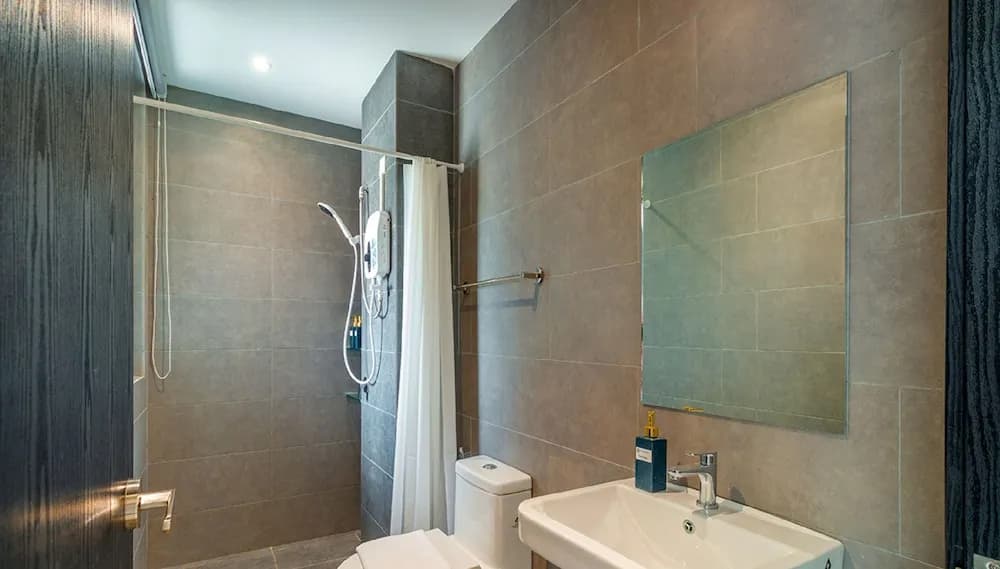 Neu Suites Residence, Embassy Row - photo 8