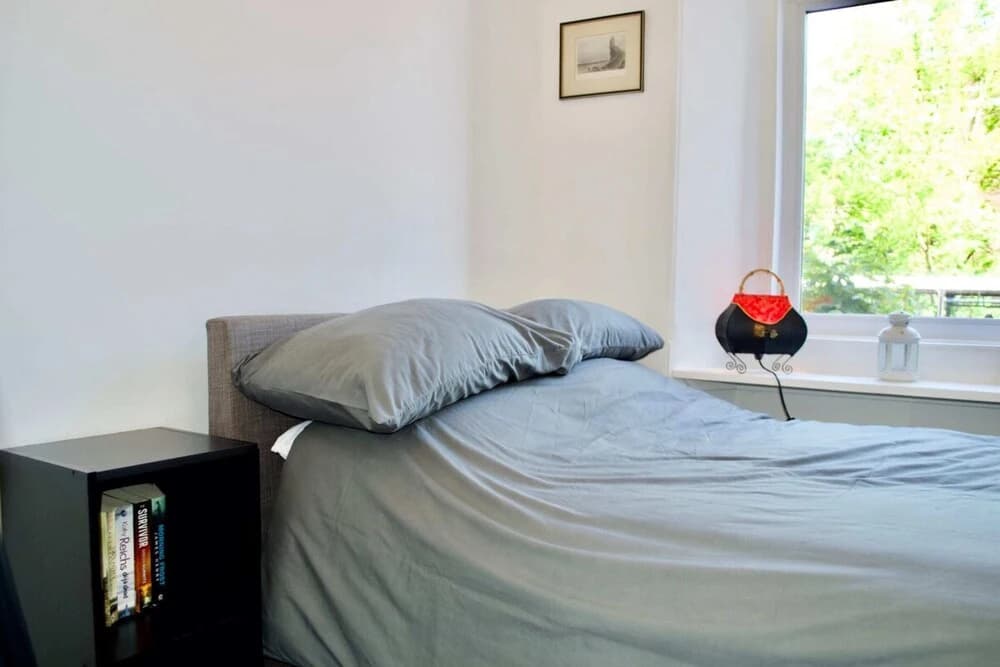 Bright And Comfortable 2 Bedroom Flat - photo 12