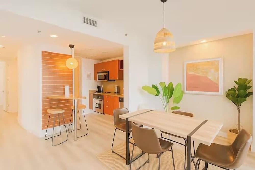 RS Suites - The AKA Residence - photo 25