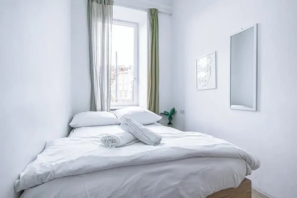Cozy Room Shared Apt Millennium Tower - photo 30