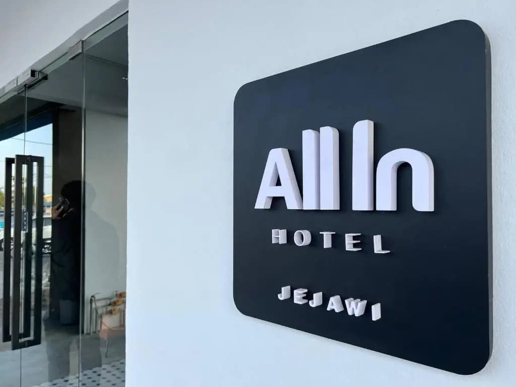 All In Hotel - photo 3