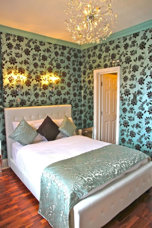 Crompton Guest House - photo 4