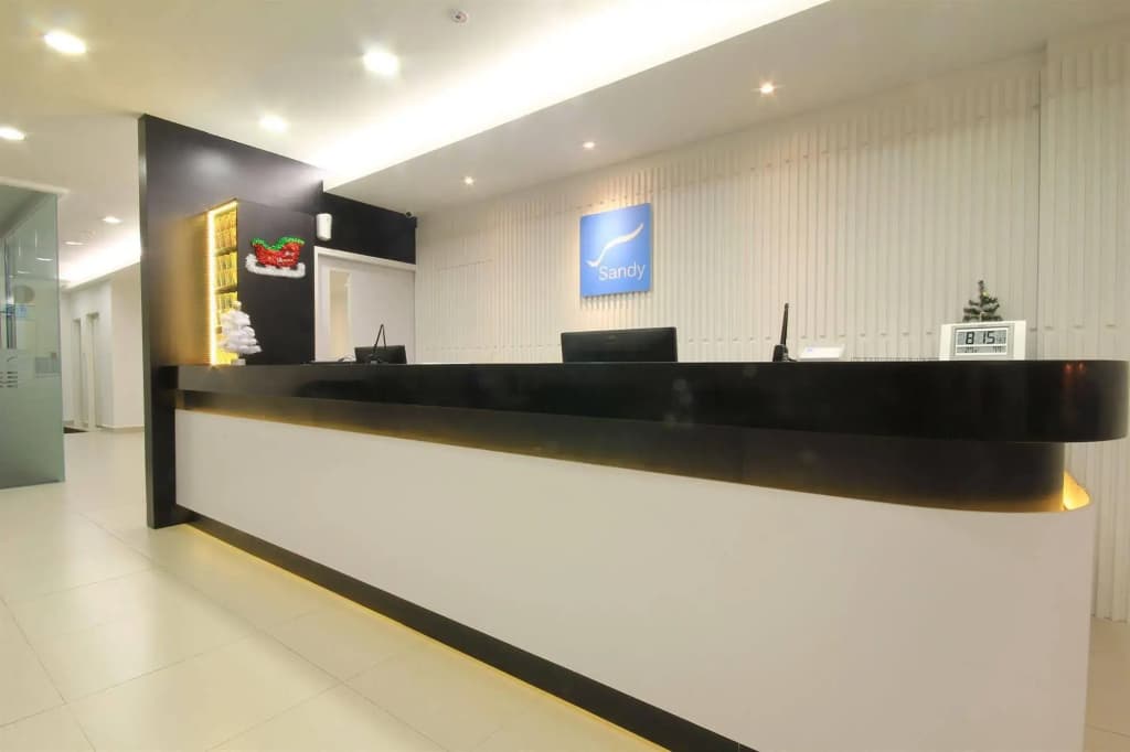 Sandy Hotel - photo 1