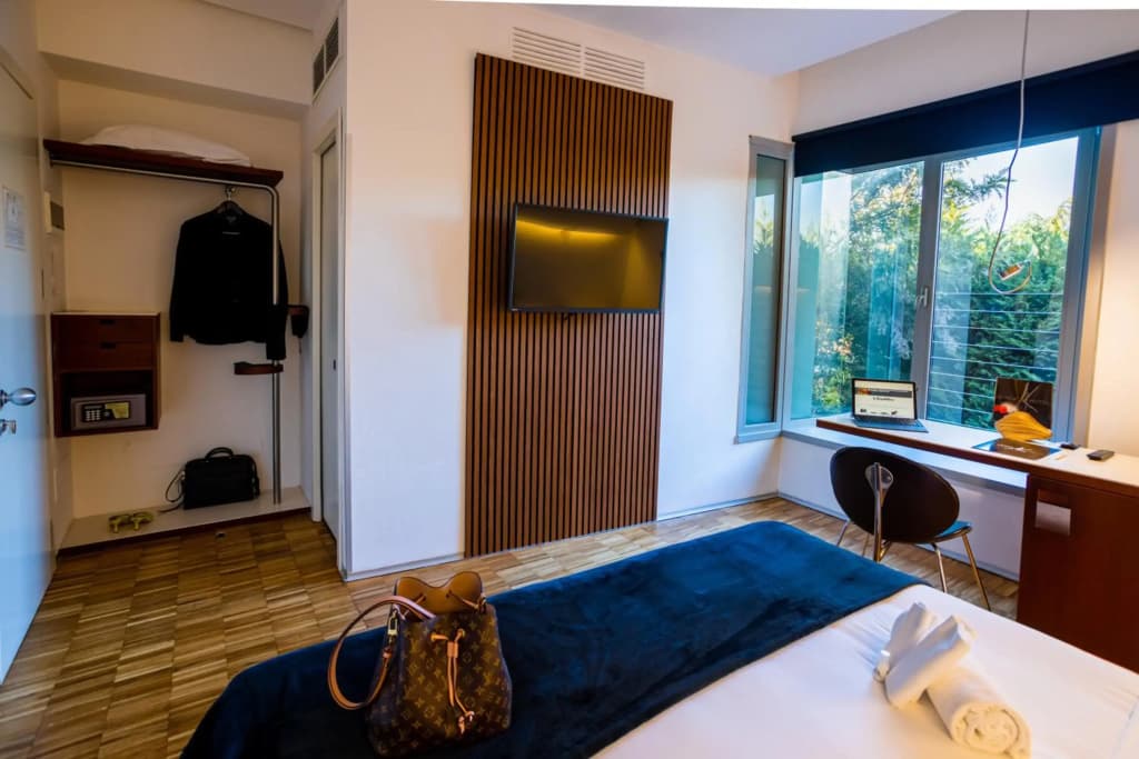 Black Hotel - photo 6