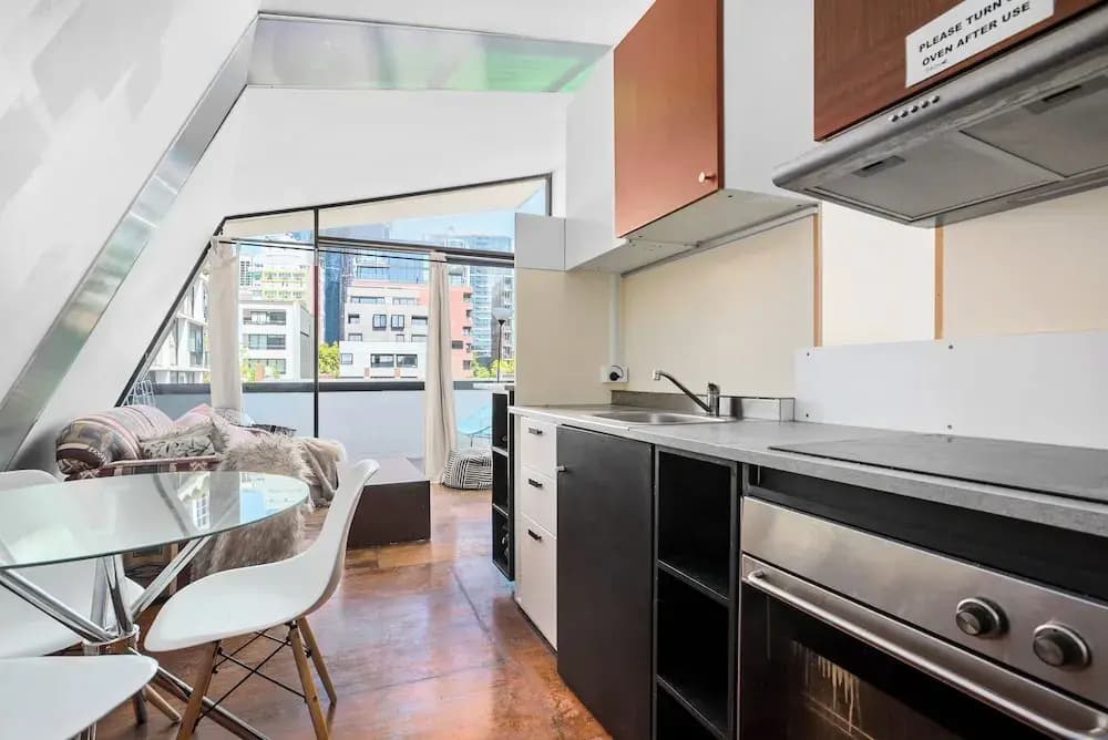 Melbourne Skyline Suite CBD with views - photo 5