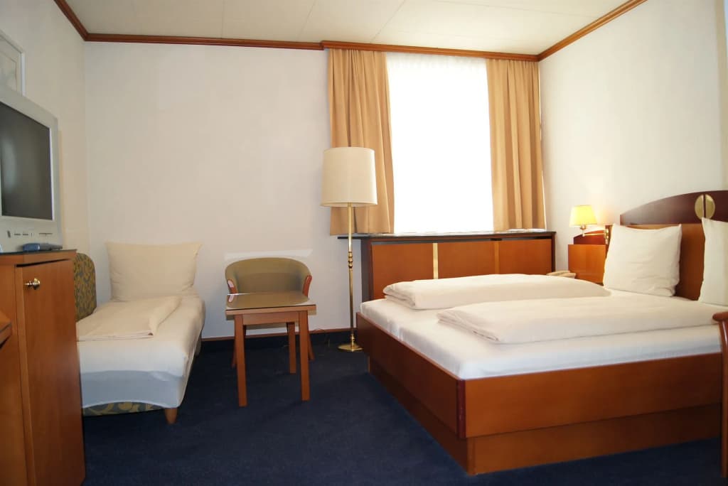 The Weekend Hotel - photo 3