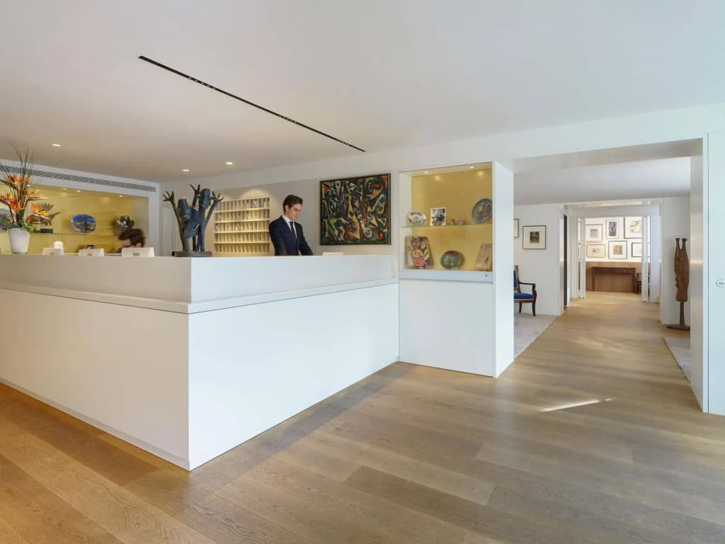 Ambassade Hotel - photo 2