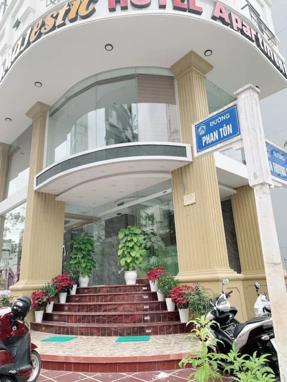 Majestic Hotel - photo 1