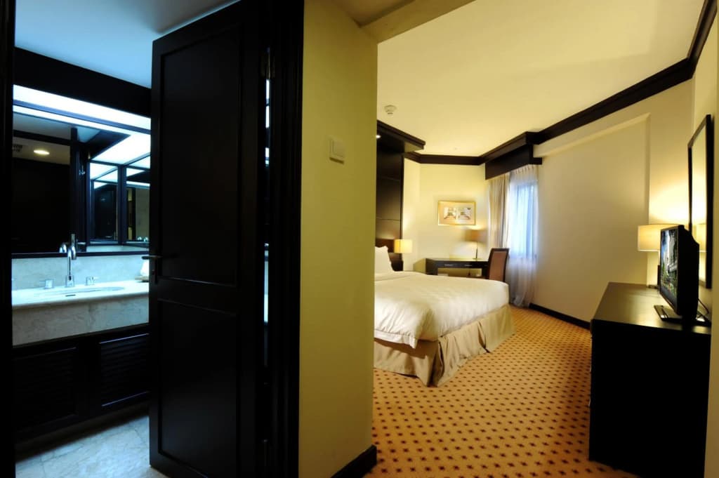 Hotel Borobudur Jakarta - photo 6