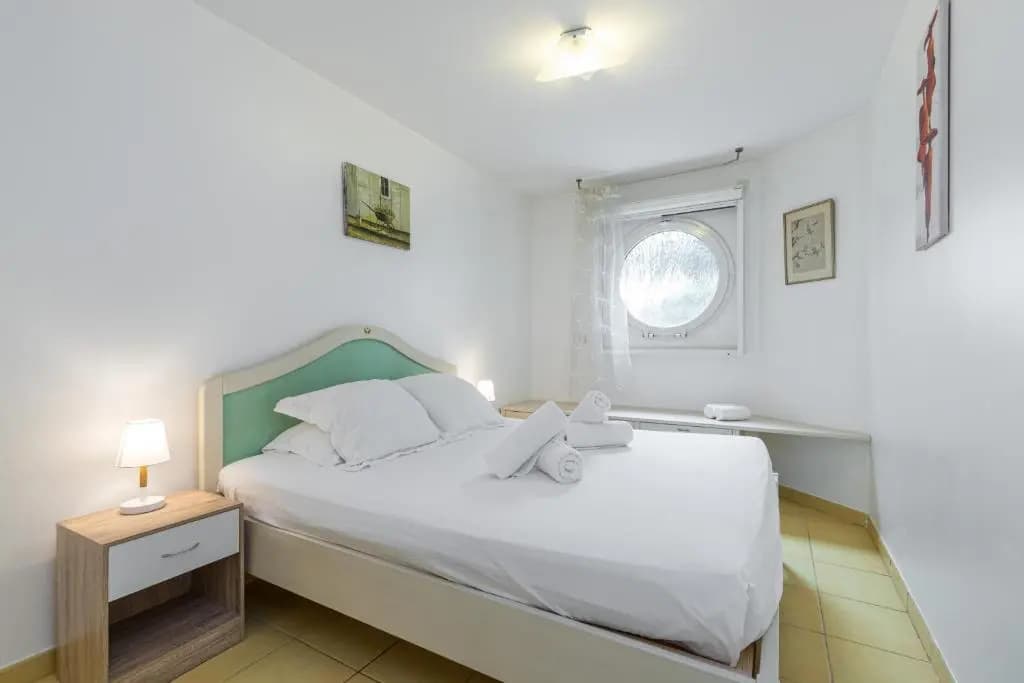 Nice 1 Bedroom downtown Carré d'Or with garage - photo 3
