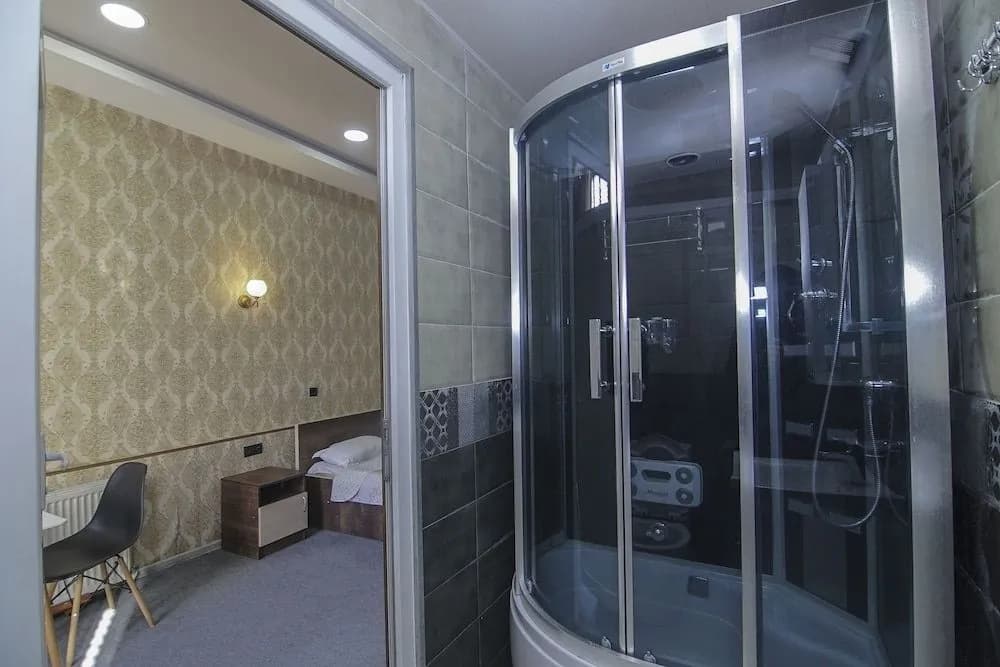 Arena Inn - photo 8