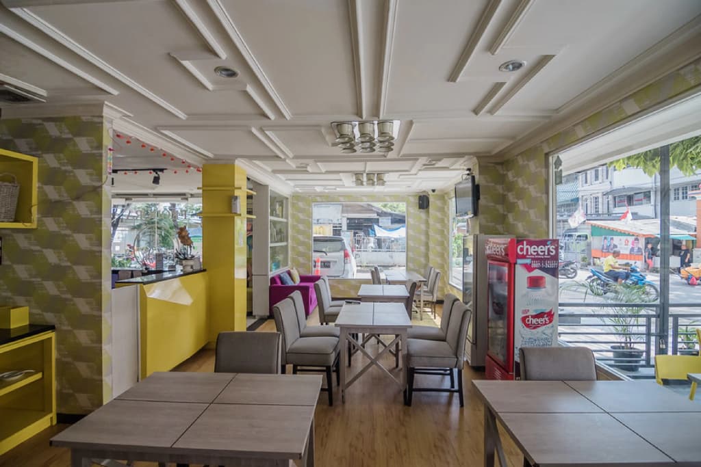 RedDoorz Plus near Mangga Besar Station 2 - photo 11