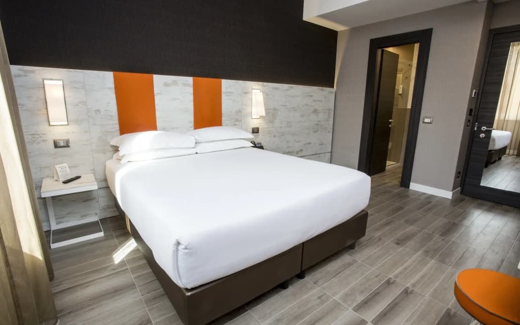 The Guardian Hotel - photo 17