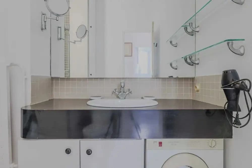 Magnificent Apartment- 2br/4p- Near Sacre-coeur - photo 7