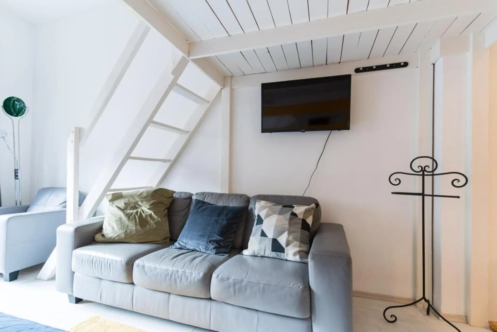 Sunny Studio with Balcony in Party District - photo 14