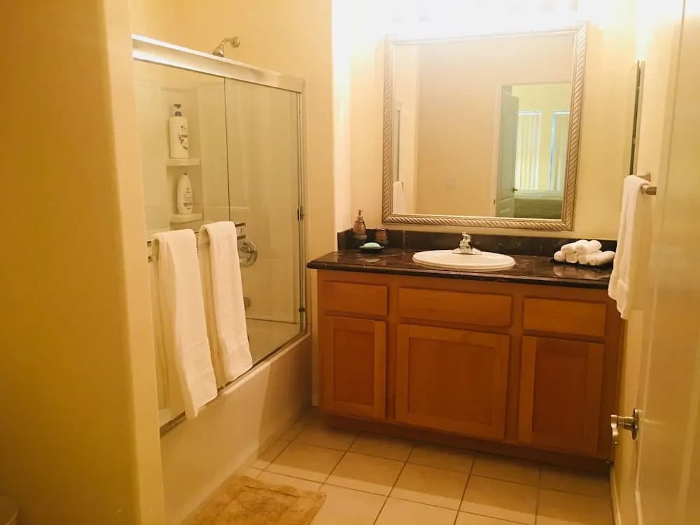 DTLA Apartment With Parking and Pool - photo 9
