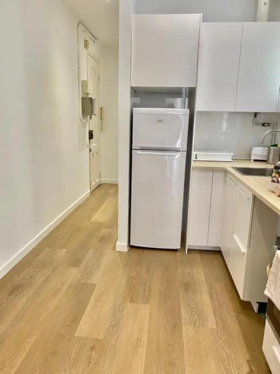 2 Bdr Eixample Apartment - photo 12