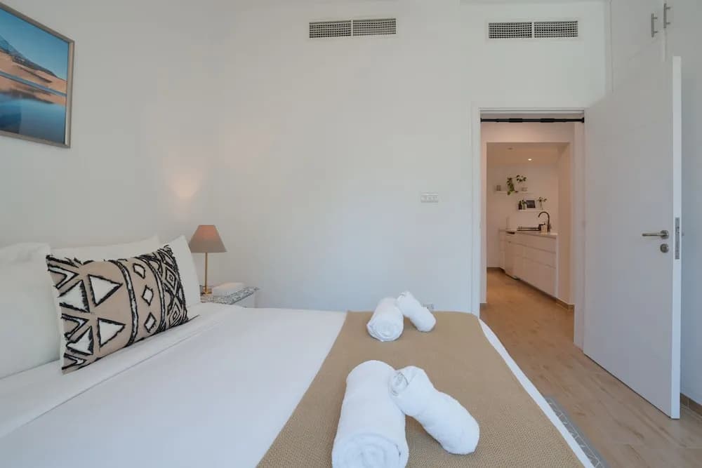 Luxurious Apt with Balcony The Greens Dubai - photo 11