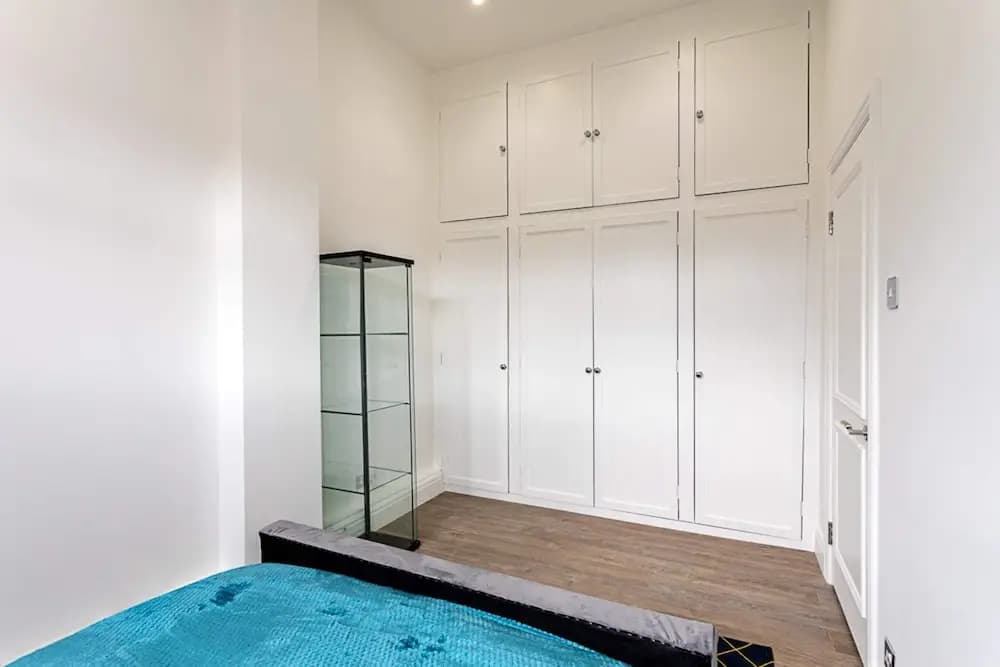 Charming Chelsea Flat - photo 2