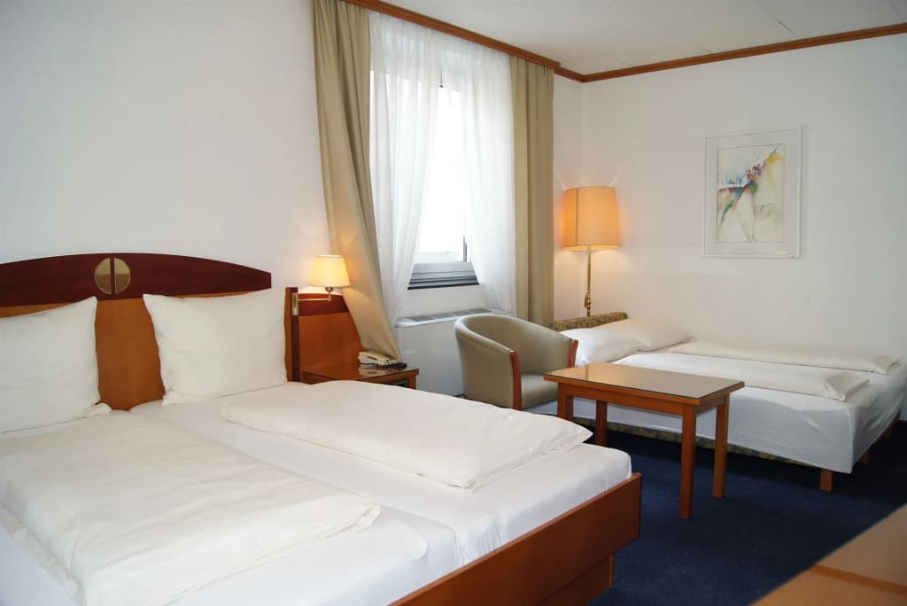 The Weekend Hotel - photo 5