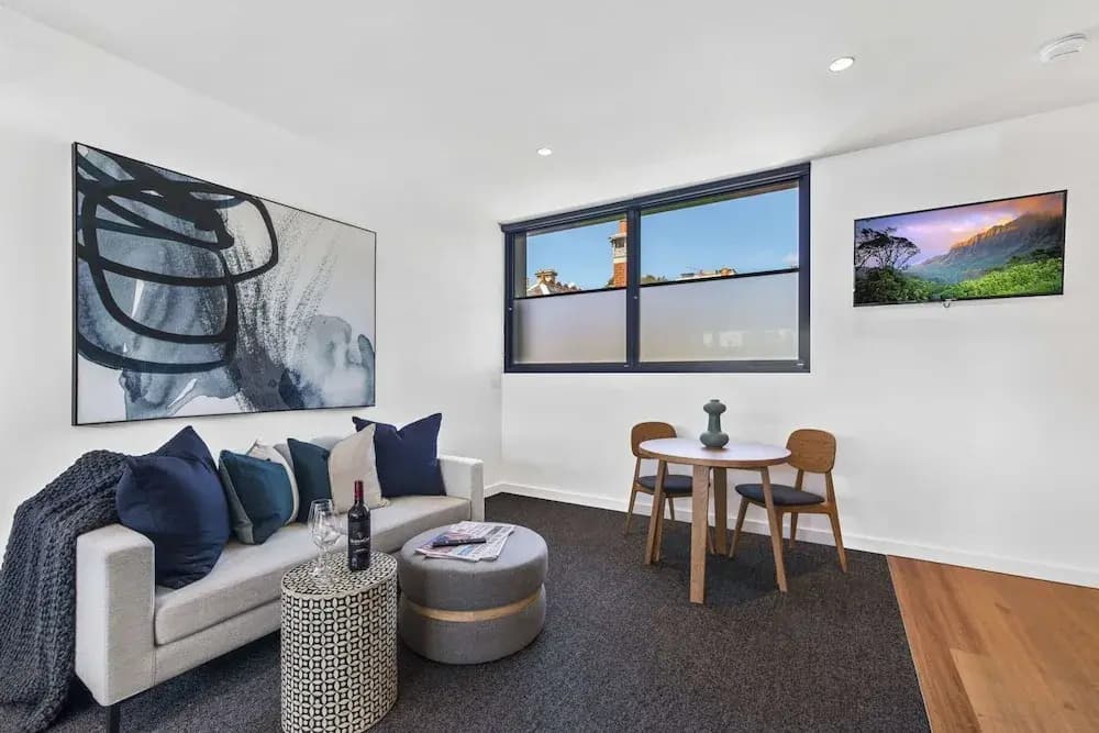 Stylish Studio With Great Amenities Near Beachside - photo 1