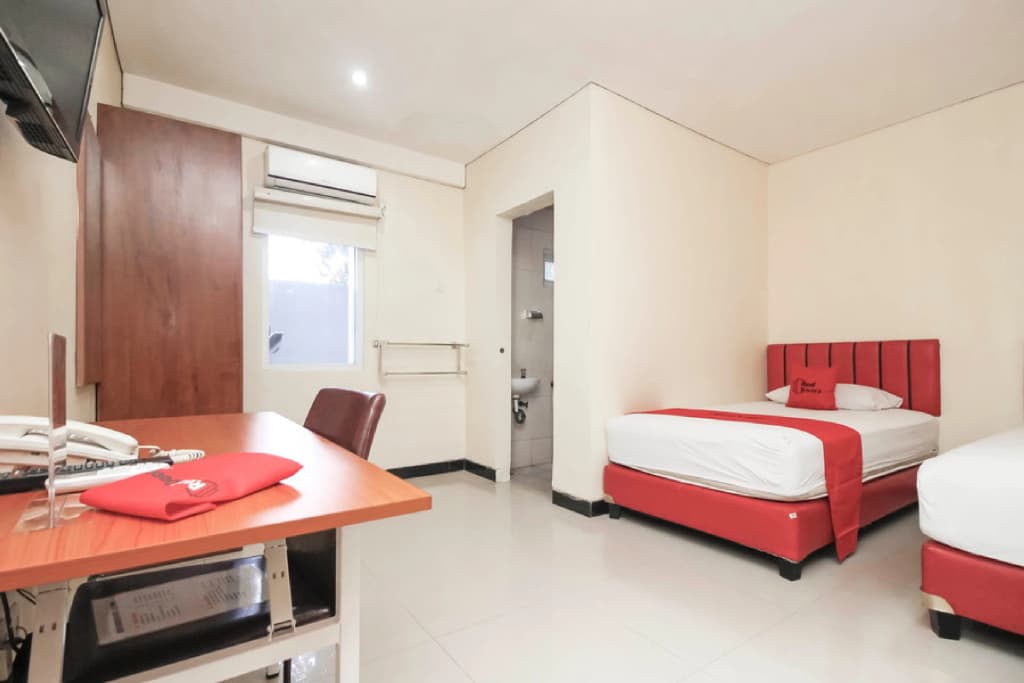 RedDoorz Plus @ Jalan Pemuda Jakarta - photo 7
