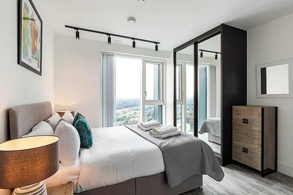 Two Bedroom Luxury Retreat At North Acton, London - photo 3