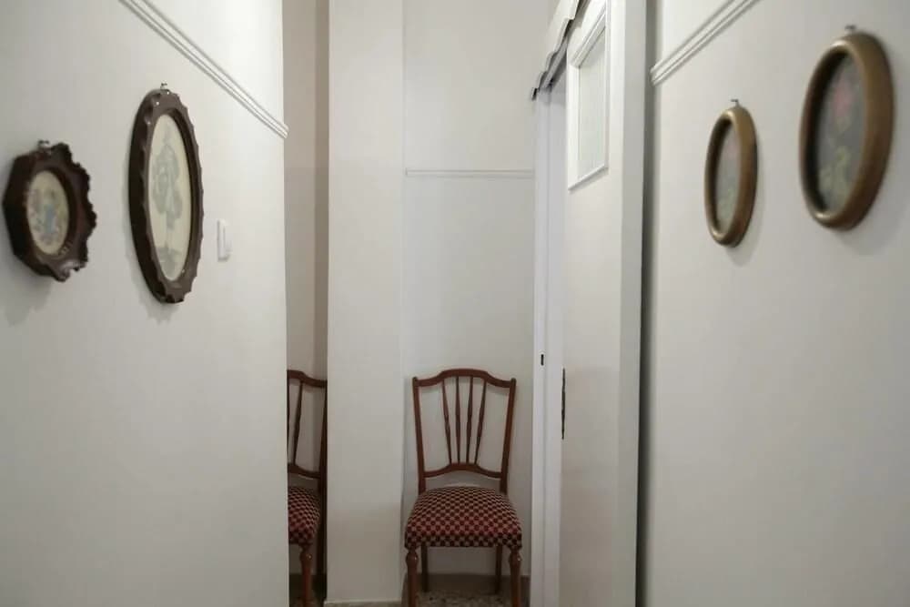 Comfy & Tasteful Central Apt • 1' to Metro Station - photo 8
