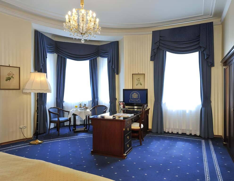 Ambassador Hotel - photo 6