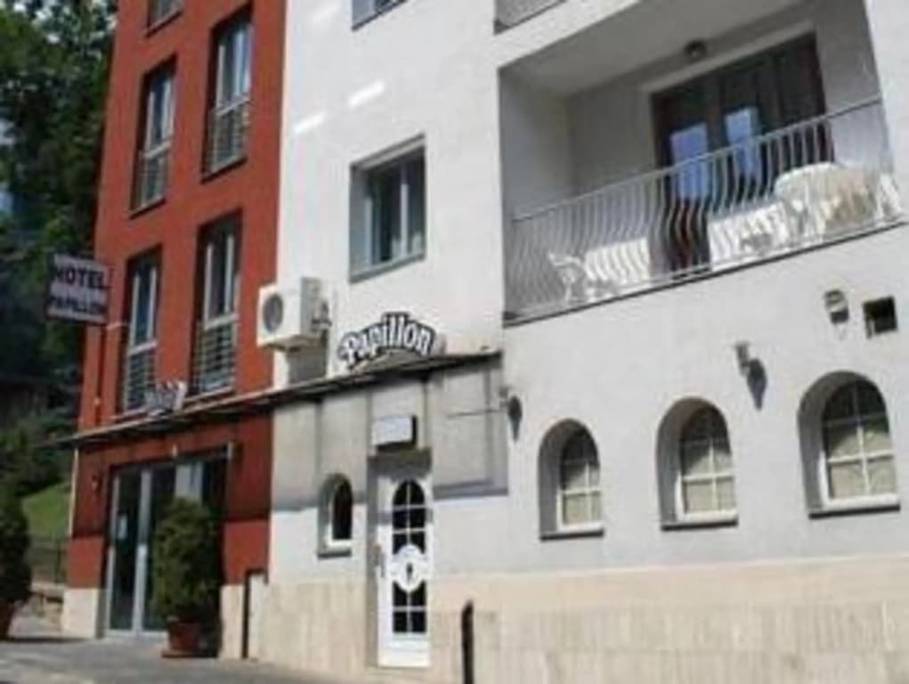 Rose City Hotel - photo 1