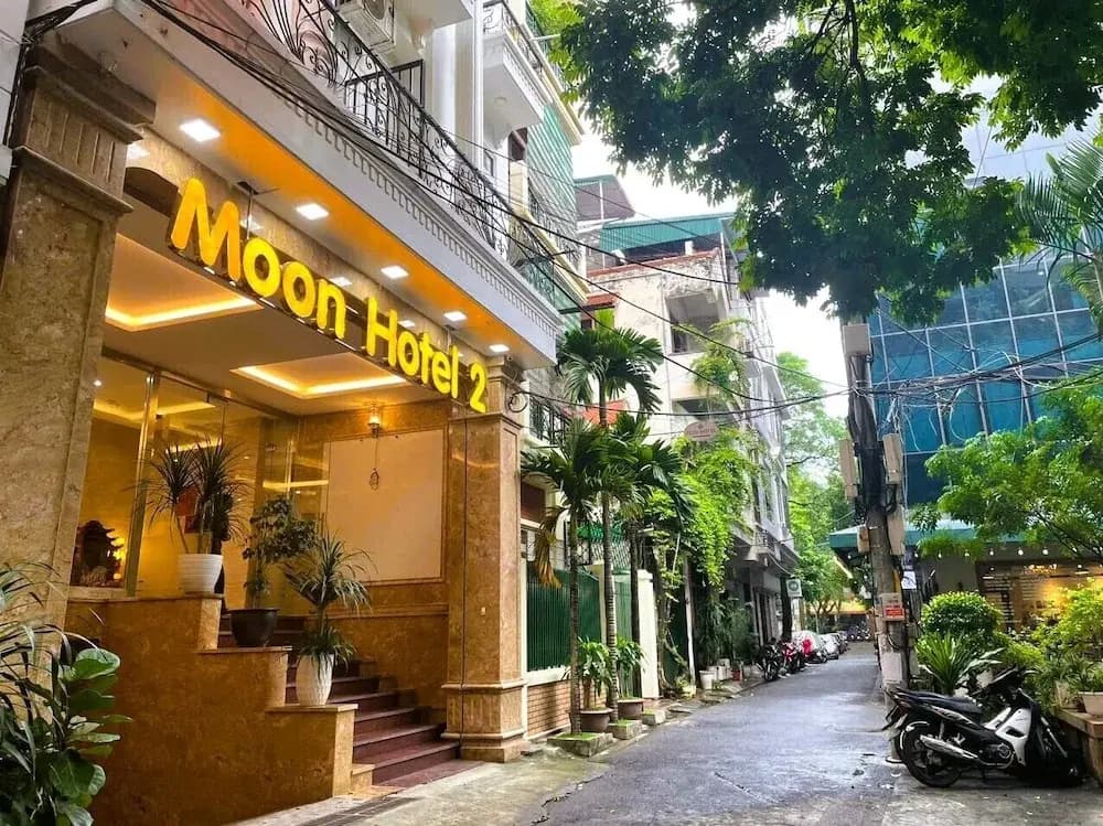 Moon Hotel Do Quang - photo 1