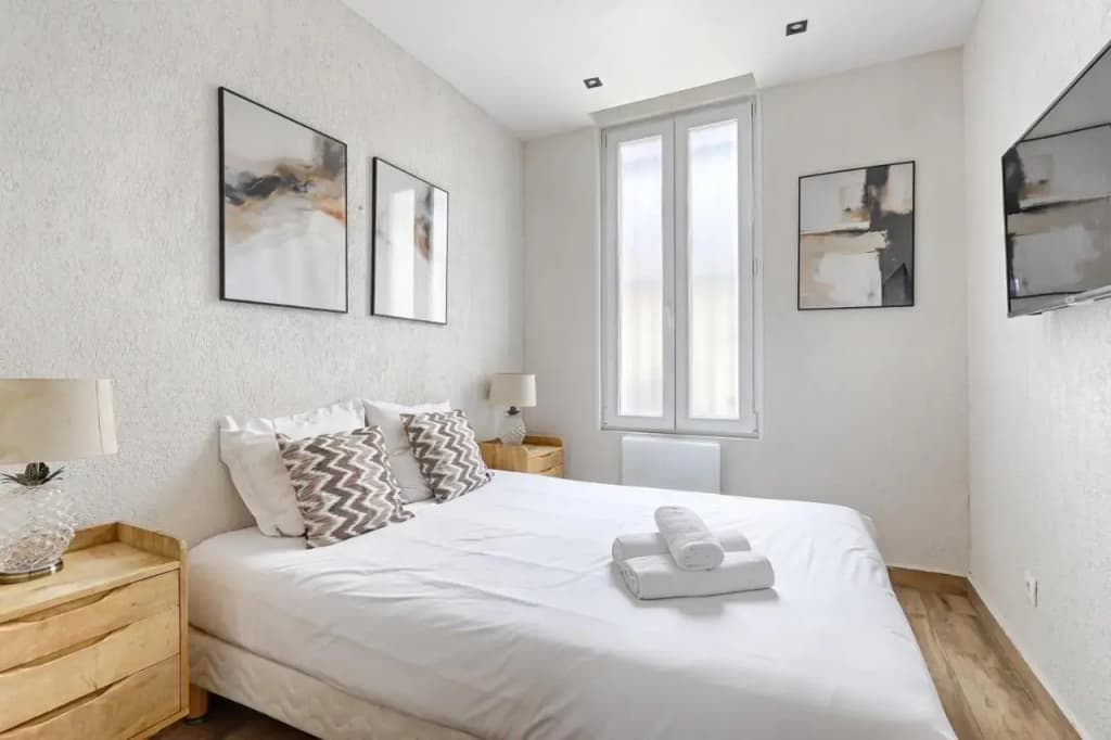 Home Suite Home Canal Saint Martin 2BR - photo 1