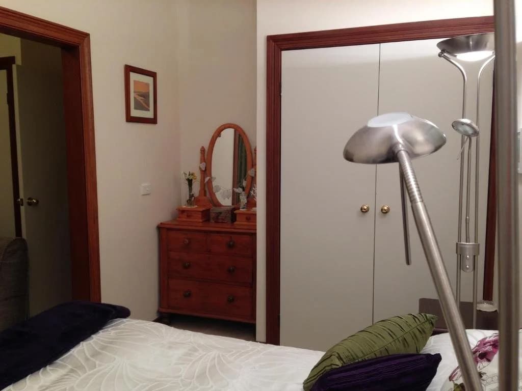 Mornington Cherry Blossom Bedsit - photo 2