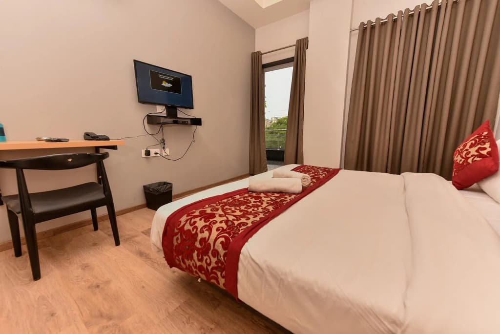 Hotel Red Saffron - photo 2
