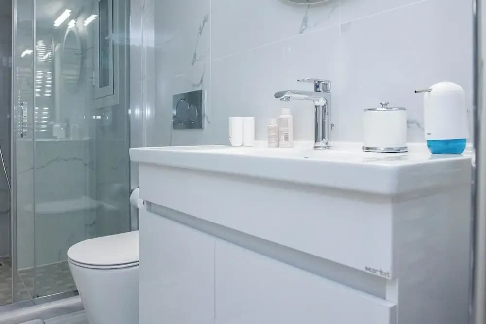 Central 2Bd Apt w Balcony by Monastiraki - photo 8