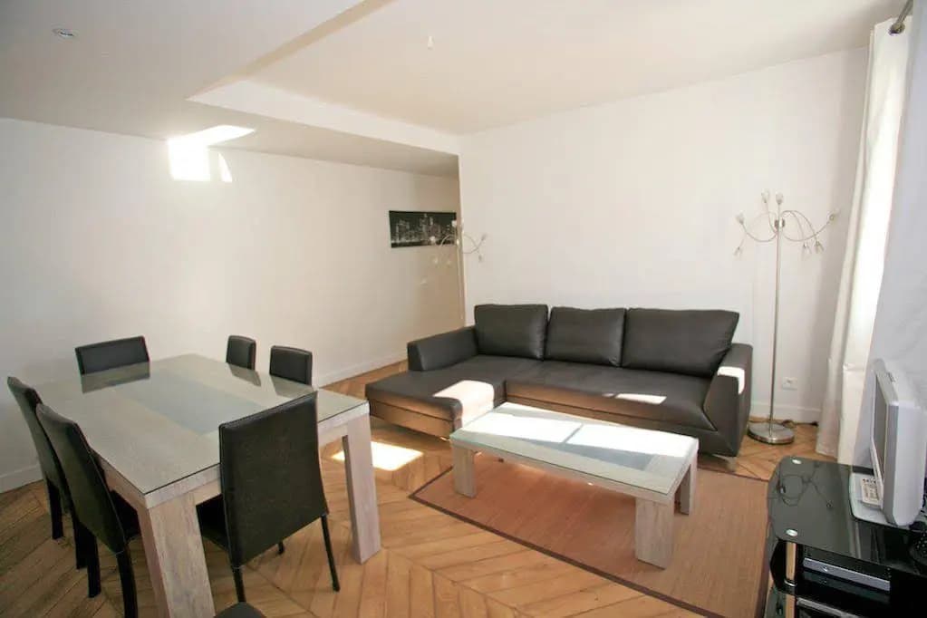 Bridgestreet Le Marais Service - photo 2